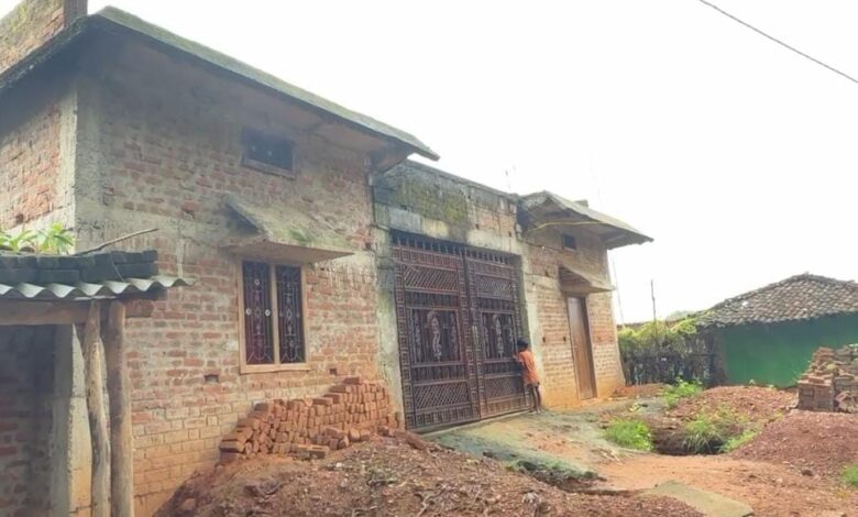 ऑपरेशन आघात: गांजा तस्कर रोहित यादव की 50 लाख की अवैध संपत्ति फ्रीज, सफेमा कोर्ट के आदेश पर जशपुर पुलिस की बड़ी कार्रवाई....