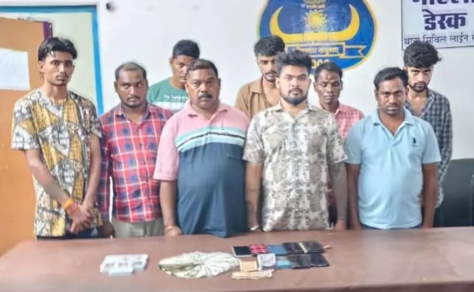जंगल में जुआ खेल रहे 9 जुआरी गिरफ्तार, धमतरी पुलिस की बड़ी कार्रवाई...
