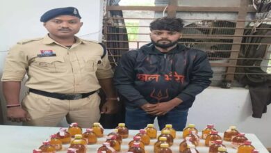 रायपुर में पुलिस की बड़ी कार्रवाई: अवैध शराब के साथ आरोपी जितेन्द्र बांधे गिरफ्तार, स्कूटी और 40 पौवा देशी मदिरा जब्त...