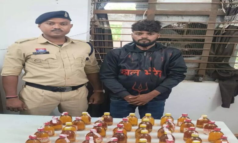 रायपुर में पुलिस की बड़ी कार्रवाई: अवैध शराब के साथ आरोपी जितेन्द्र बांधे गिरफ्तार, स्कूटी और 40 पौवा देशी मदिरा जब्त...
