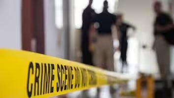 बिलासपुर में डायल 112 के आरक्षक पर हमला: पति-पत्नी के झगड़े में समझाइश देने पहुंचा पुलिसकर्मी, आक्रोशित पति ने की पिटाई और फाड़ी वर्दी...