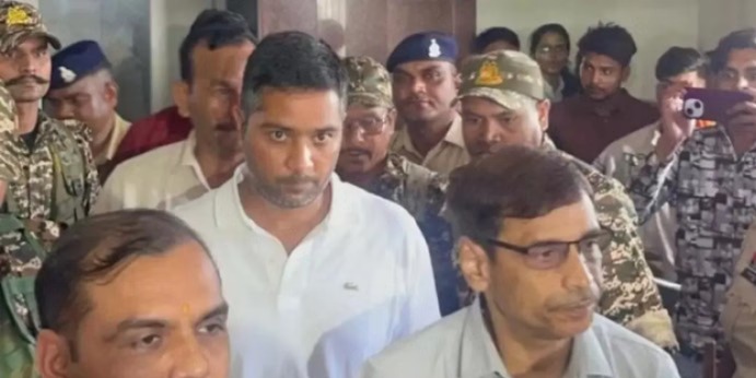 Liquor scam case: पूर्व CM के बेटे चैतन्य बघेल की 13 दिन की रिमांड खत्म, EOW की विशेष कोर्ट में पेश...