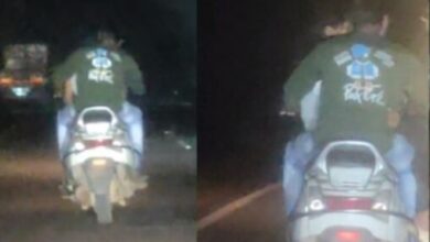Couple Romance Video: चलती स्कूटी पर रोमांस करता कपल का वीडियो वायरल, लोगों में आक्रोश...