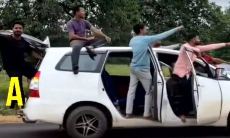 दंतेवाड़ा में चलती कार में खतरनाक स्टंट का वीडियो वायरल, पुलिस ने थाने बुलाकर युवकों पर ₹3100 का जुर्माना लगाया...