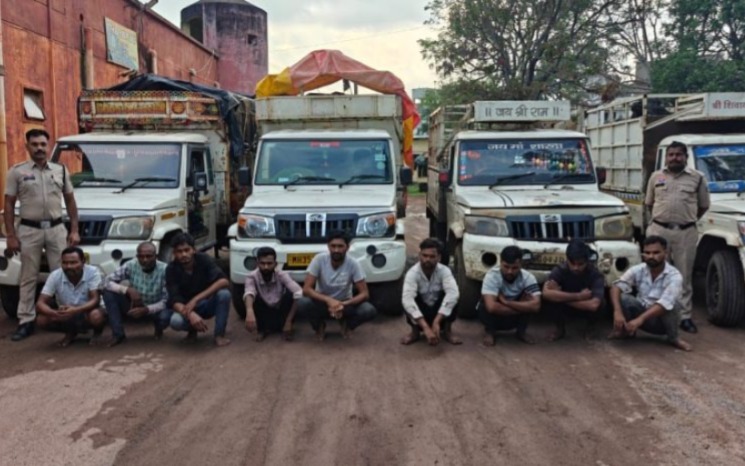 पकड़े गए वाहनों को राजसात की कार्रवाई के लिए भेजा जा रहा है, वहीं तस्करों के नेटवर्क और अन्य सहयोगियों की तलाश में जांच जारी है