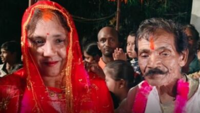 70 साल के बुजुर्ग और 30 साल की युवती का अनोखा प्रेम विवाह, बाजे-गाजे के साथ चढ़े सात फेरे...