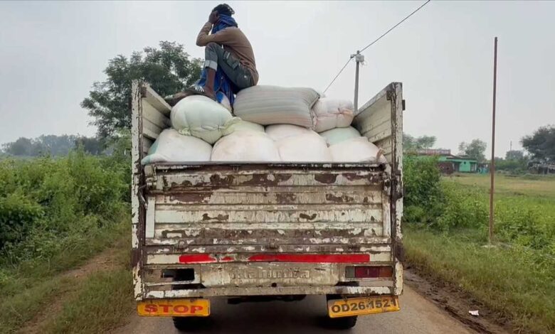 ओडिशा से छत्तीसगढ़ लाया जा रहा था धान, 400 बोरा जब्त – प्रशासन ने पकड़ा अवैध भंडारण...