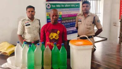 टिकरापारा में अवैध महुआ शराब की बिक्री पर पुलिस की बड़ी कार्रवाई, एक आरोपी गिरफ्तार...