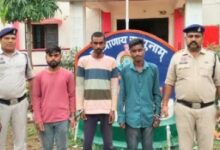 बीड़ी मांगने पर बढ़ा विवाद: सोनू पाल की हत्या कर शव नाले में फेंका, अभनपुर पुलिस ने तीन आरोपियों को किया गिरफ्तार...
