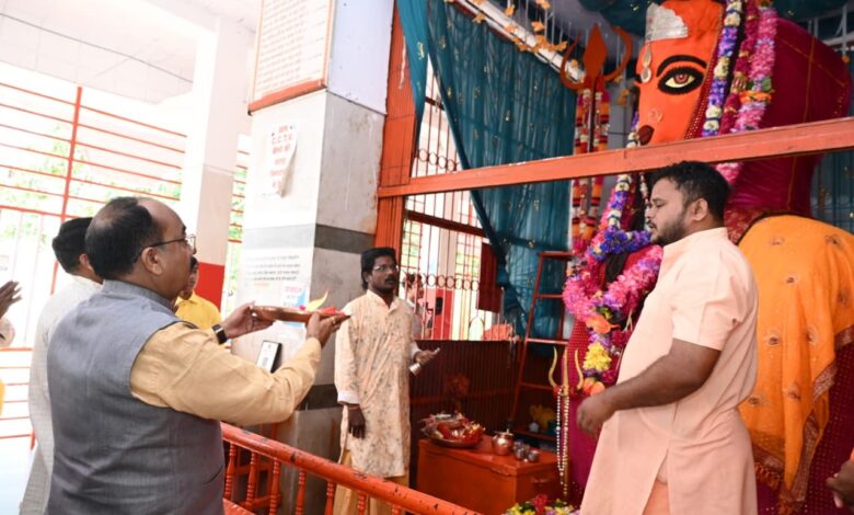 डिप्टी CM अरुण साव ने बागबाहरा में चंडी माता की पूजा कर मांगा प्रदेश की सुख-समृद्धि का आशीर्वाद, ‘वंदे मातरम्’ के 150 वर्ष पूर्ण होने पर दी शुभकामनाएं...