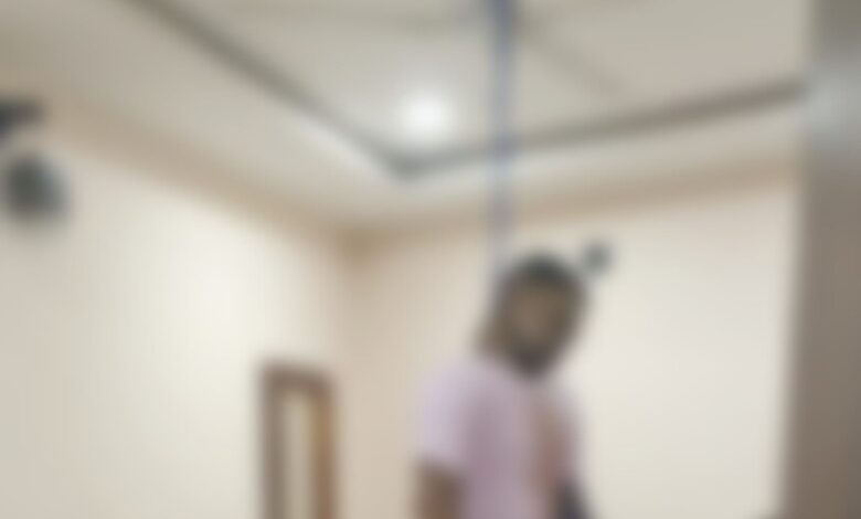 CG Suicide News : कोरबा में युवक ने फांसी लगाकर किया सुसाइड, कमरे से मिली शराब और कोल्ड ड्रिंक की बोतल...