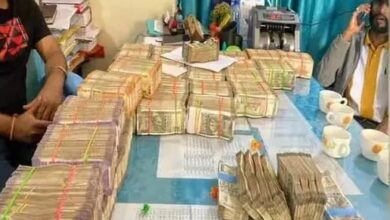 बालोद में बड़ी कार्रवाई: कार से 3 करोड़ रुपये नकद जब्त, दो हिरासत में...