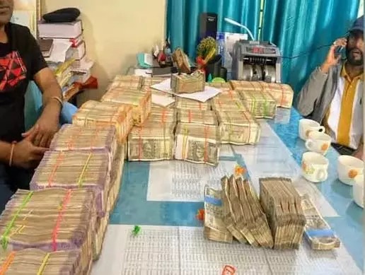 बालोद में बड़ी कार्रवाई: कार से 3 करोड़ रुपये नकद जब्त, दो हिरासत में...
