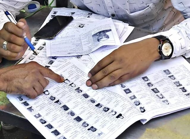 छत्तीसगढ़ में मतदाता सूची पुनरीक्षण के लिए 14 अतिरिक्त जिला निर्वाचन अधिकारी नियुक्त, अब तक 54% वोटरों को मिले फॉर्म...