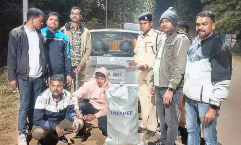 फिंगेश्वर पुलिस की बड़ी कार्रवाई: ओडिशा से सप्लाई होने वाला 18.5 किलो गांजा जब्त, दो तस्कर गिरफ्तार...