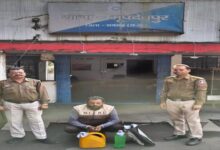 भूपदेवपुर पुलिस का अवैध शराब पर बड़ा एक्शन: 7 लीटर महुआ शराब के साथ एक आरोपी गिरफ्तार...