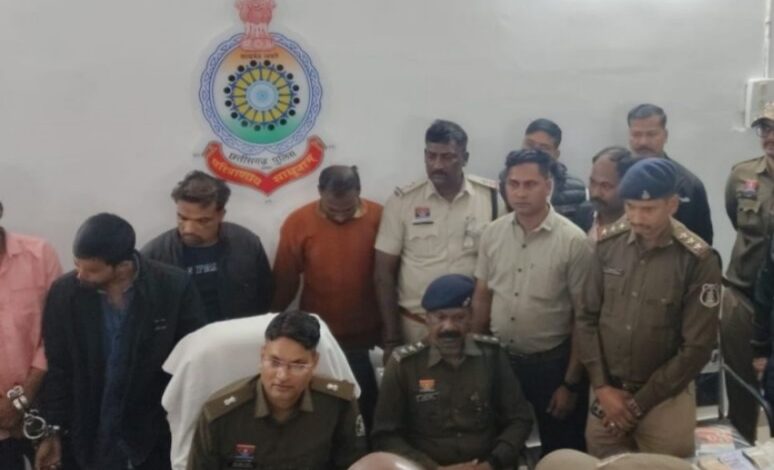 अकलतरा में सिलसिलेवार चोरी का पर्दाफाश: फुटेज वायरल होने पर शुरू हुआ ब्लैकमेल, पुलिस ने गैंग के 4 आरोपी दबोचे...