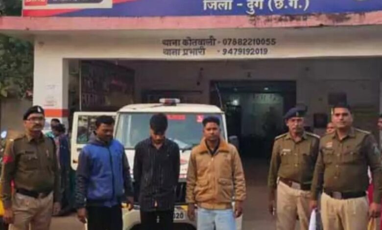 दुर्ग पुलिस की बड़ी कार्रवाई: 7 जुआरी और 4 सटोरिए गिरफ्तार, 2 लाख से अधिक की संपत्ति जब्त...