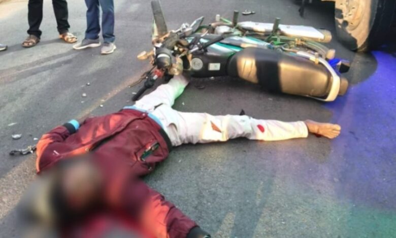 CG Accident News: तेज रफ्तार ट्रक की टक्कर से बाइक सवार की मौके पर मौत, चालक गिरफ्तार...