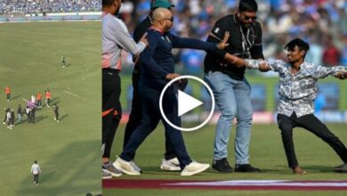 IND vs SA 2nd ODI: रायपुर में सुरक्षा में बड़ी सेंध! विराट कोहली के पास पहुंचा फैन, ड्रिंक्स ब्रेक में मचा हड़कंप – देखें VIDEO...