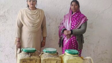 CG: बिलासपुर में अवैध महुआ शराब पर बड़ी कार्रवाई, 113 लीटर जब्त—महिला सहित 3 आरोपी गिरफ्तार...