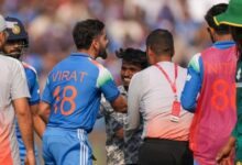 रायपुर ODI: विराट कोहली के पैर छूने मैदान में घुसा फैन, पुलिस ने धारा 151 में किया केस दर्ज...