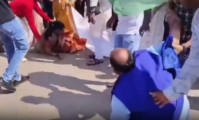 नेशनल हेराल्ड मामला: BJP कार्यालय घेराव के दौरान झड़प, विधायक व पूर्व विधायक सड़क पर गिरे...