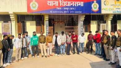 आधी रात फॉर्म हाउस में चल रही थी नशे की पार्टी, रायपुर पुलिस के छापे में 21 युवक-युवतियां गिरफ्तार, शहर में मचा हड़कंप...