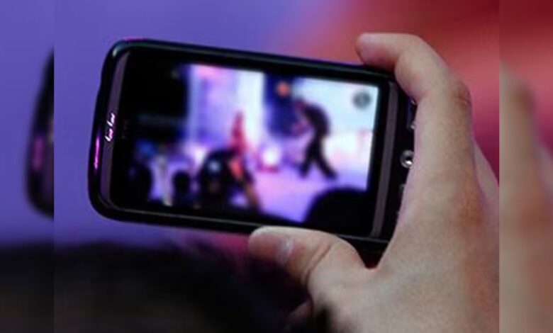 Gorakhpur News: महिला ने थाने में दिखाया अपना ही वीडियो, बताया– ब्लैकमेलिंग से तंग आकर खुद किया रिकॉर्ड; मेडिकल स्टोर संचालक गिरफ्तार...