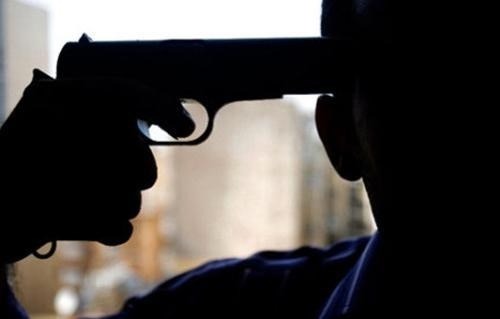 मुंबई: कांदिवली में सिक्योरिटी गार्ड ने लाइसेंसी रिवॉल्वर से खुद को मारी गोली, मौत...