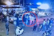 रायपुर के तिल्दा-नेवरा में सरकारी शराब दुकान से सनसनीखेज अपहरण, दो गाड़ियों में आए बदमाशों ने कर्मचारियों से मारपीट कर 4 को जबरन उठाया, भीड़ तमाशबीन बनी रही, VIDEO वायरल...