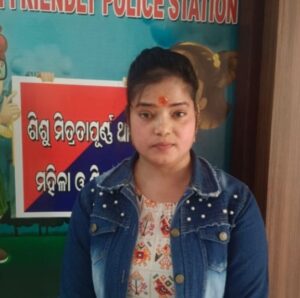 अश्लील डांस मामले में जांच पूरी, नियमों की अनदेखी पर एसडीएम घिरे, डांसर गिरफ्तार...