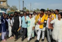 नेता के स्वागत में पढ़ाई बाधित! स्कूली बच्चों से लगवाए ‘हसदेव बचाओ’ के नारे, वीडियो वायरल...