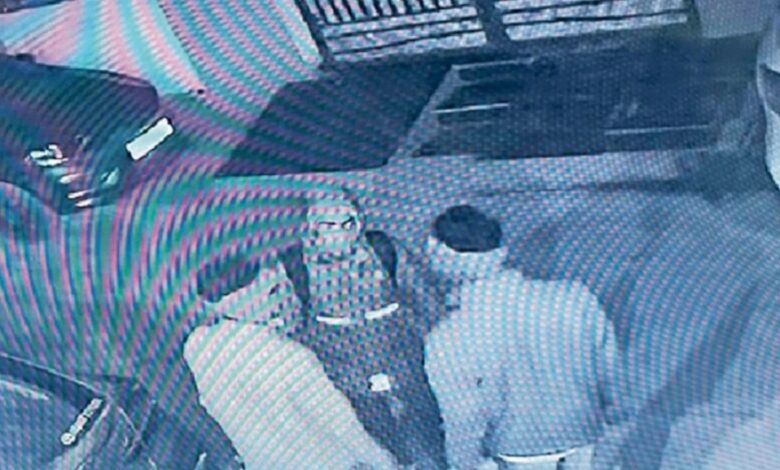 ग्वालियर में तड़के डकैती की सनसनीखेज वारदात, गोकुलधाम सोसाइटी में फायरिंग कर लाखों का माल लूट ले गए बदमाश...