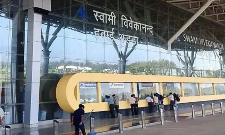 रायपुर एयरपोर्ट पर बड़ी कामयाबी: दिल्ली से आई इंडिगो फ्लाइट में सफर कर रहा ड्रग तस्कर गिरफ्तार, 270 ग्राम कोकीन बरामद, करोड़ों की कीमत आंकी गई...