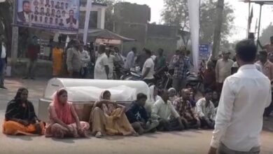 Janjgir Girlfriend Murder News: प्रेमी ने कीचड़ में मुंह दबाकर की हत्या, शव रखकर परिजनों का चक्काजाम...