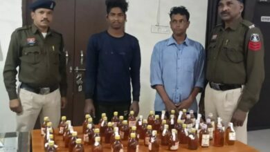 आमानाका देवार पारा में अवैध शराब बिक्री पर पुलिस की रेड, दो आरोपी गिरफ्तार...