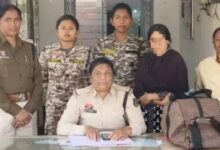 जगदलपुर में पुलिस की बड़ी कार्रवाई: महिला के घर छापेमारी में 6 किलो गांजा बरामद, आरोपी गिरफ्तार...