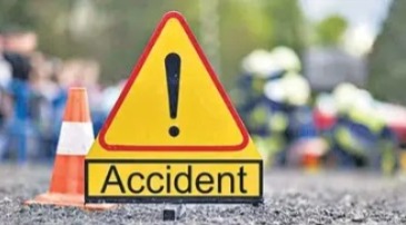 जगदलपुर में दर्दनाक सड़क हादसा: तेज रफ्तार कार पलटी, 3 की मौत, 6 गंभीर घायल...